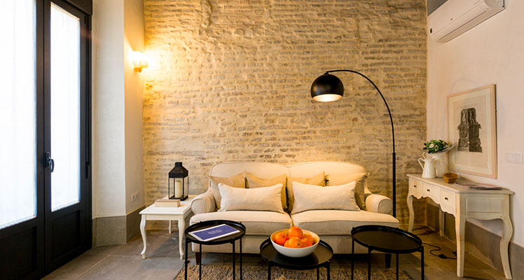Oak & Sandstone #01 - Modern Studio | Apartment Sevilla
